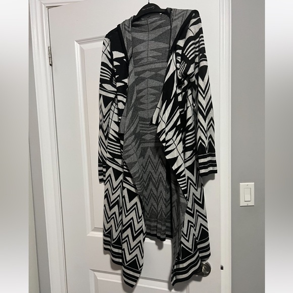 Long Sleeve Throw Over Hoodie - Picture 3 of 3